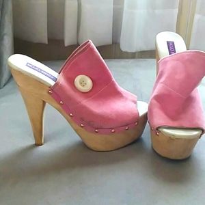 Platform wooden clogs pink suede upper